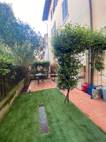 Duomo26 Boutique Apartment Дезенцано-дель-Гарда Экстерьер фото